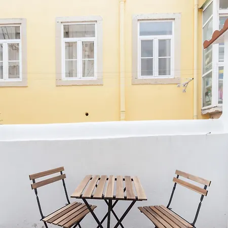 Flh Alcantara Elegant Charm With Balcony Apartamento