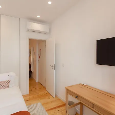 Flh Alcantara Elegant Charm With Balcony Апартаменты Лиссабон