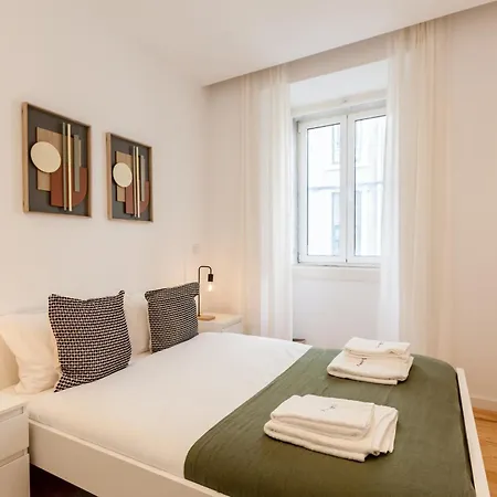 Flh Alcantara Elegant Charm With Balcony