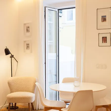 Flh Alcantara Elegant Charm With Balcony Апартаменты *