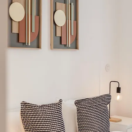 Flh Alcantara Elegant Charm With Balcony *