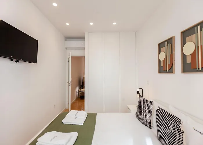 Flh Alcantara Elegant Charm With Balcony