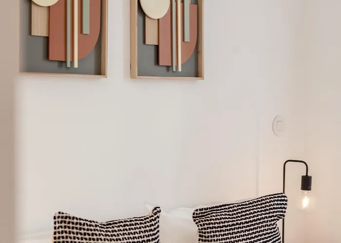 Flh Alcantara Elegant Charm With Balcony *