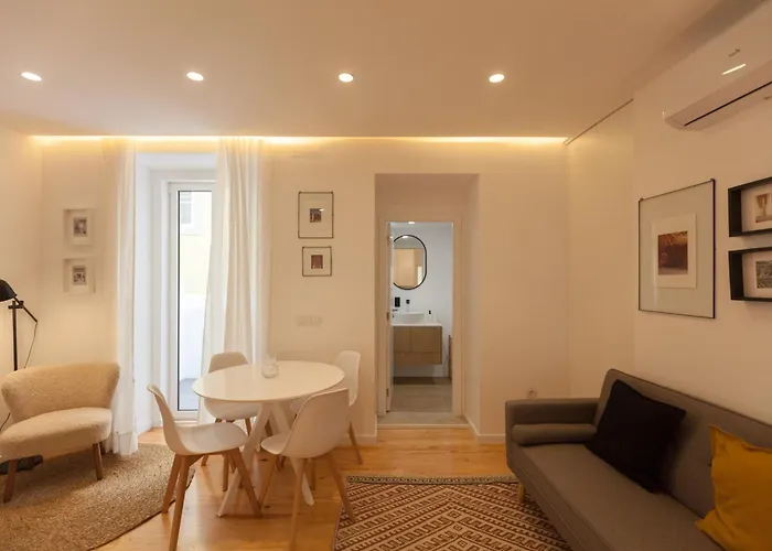 Flh Alcantara Elegant Charm With Balcony Apartment