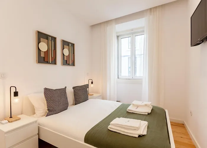 Flh Alcantara Elegant Charm With Balcony