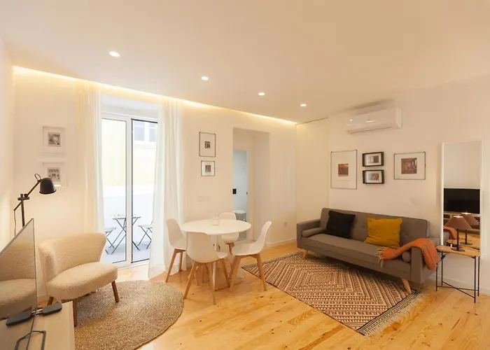 Flh Alcantara Elegant Charm With Balcony Apartment